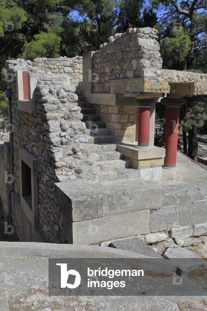 Partie sud du Palais de Knossos Maison restaurée.  Knossos, Cnossos, Crete, Grèce, Civilisation Minoenne.  1600 - 1450 av J.-C.

South house : reconstructed house at the South entrance of the palace of Cnossos. Crete, Greece. Minoan civilization. 1600 - 1450 BC.