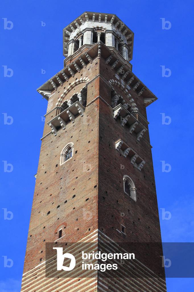 Tower of Lamberti, Piazza dei Signori, Verona, Veneto, Italy, 2019 (photo)