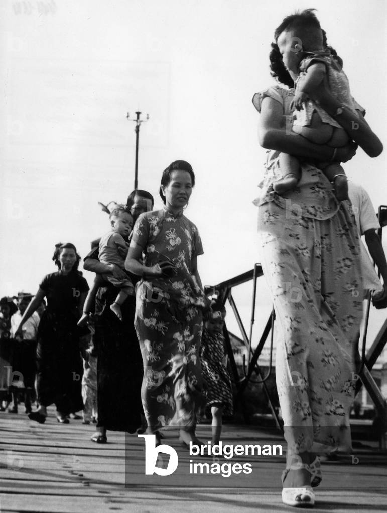 Saigon Cholon (Ho Chi Minh Ville), Vietnam, 1954: on the Saigon Cholon bridge (b/w photo)