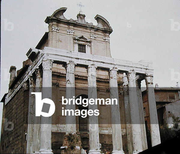 Baroque facade of the original Temple of Antoninus and Faustina (photo)