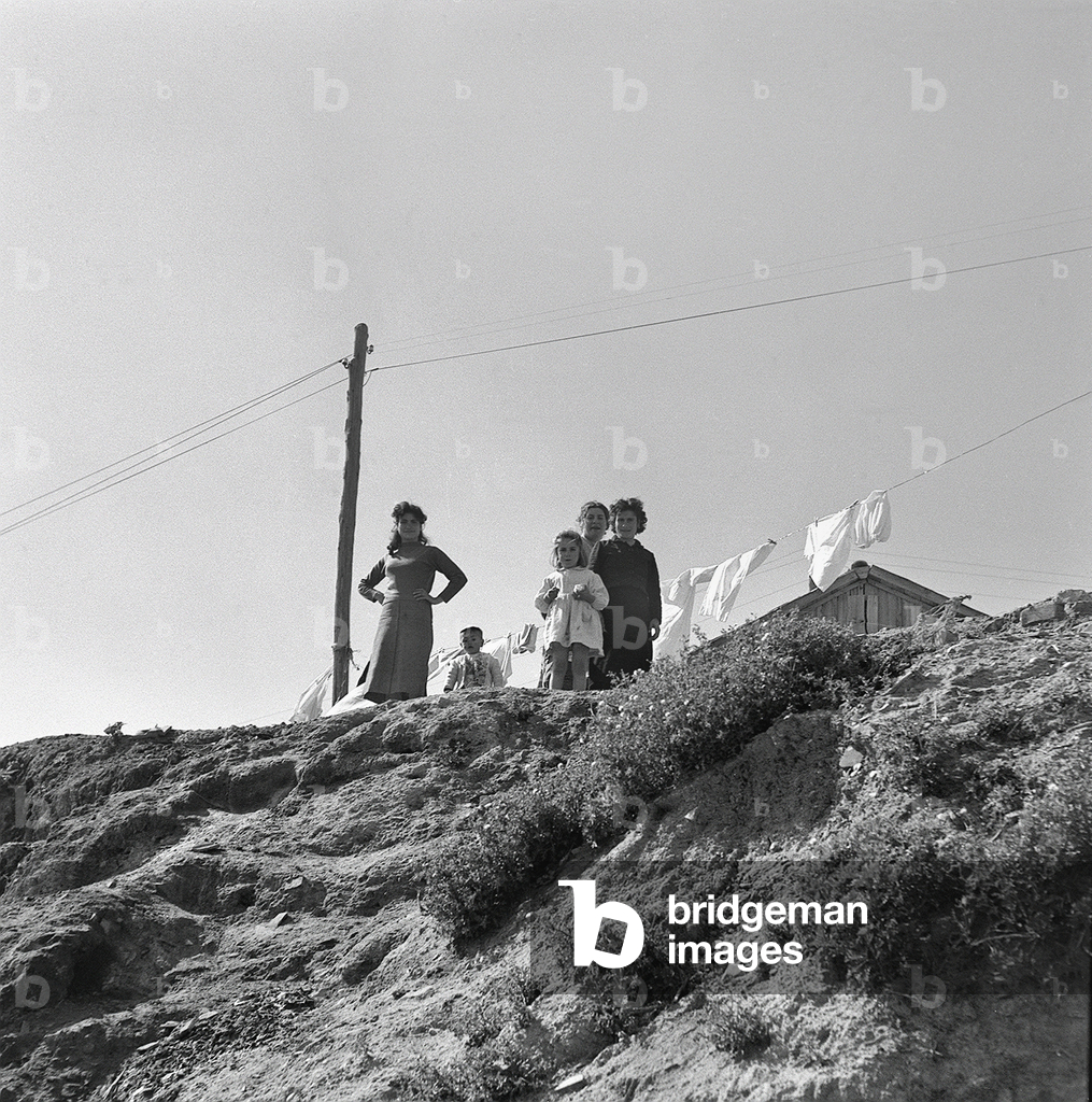 WOMEN AND CHILDREN WHO SPREAD THE BUCATO, 1957 (photo)
