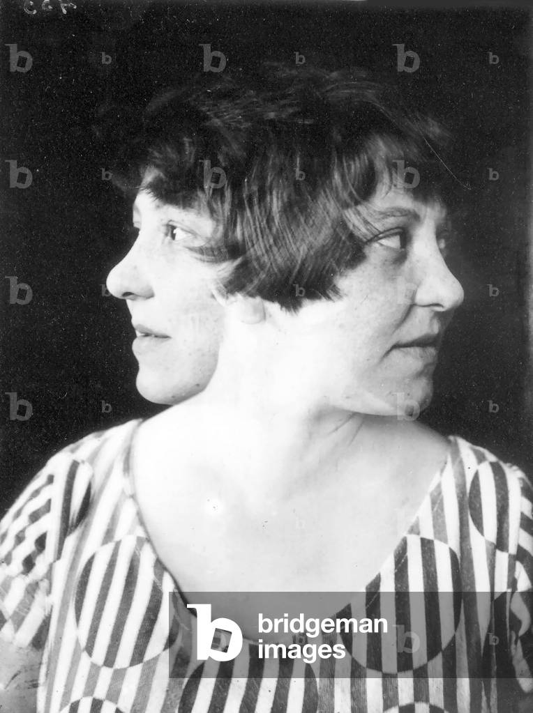Bild von Fotografie "Doppelporträt der Künstlerin und Grafikerin Varvara Fiodorovna (Fjodorowna)" 1924 von Ale