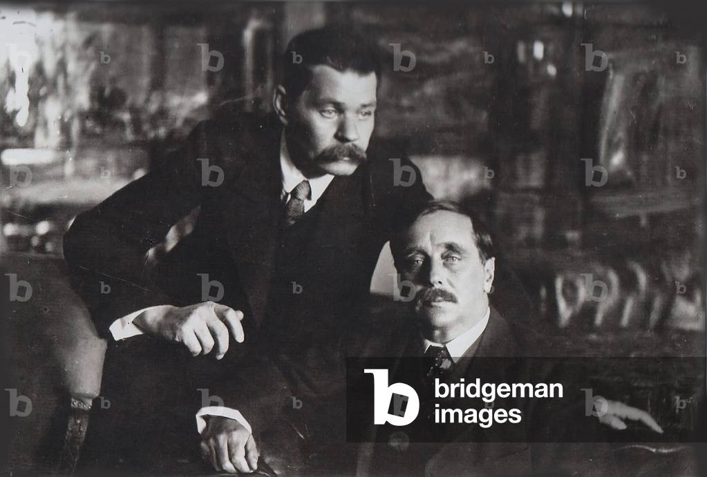 Herbert George Wells (H.G.Wells) (1866-1946) and Maxim Gorky (Maxime Gorki) (1868-1936)  in Petrograd, 1920 (b/w photo)
