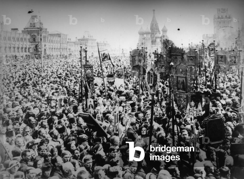 Palm Sunday at the Red Square in Moscow (Goat Willow Sunday), 1910 (photograph)