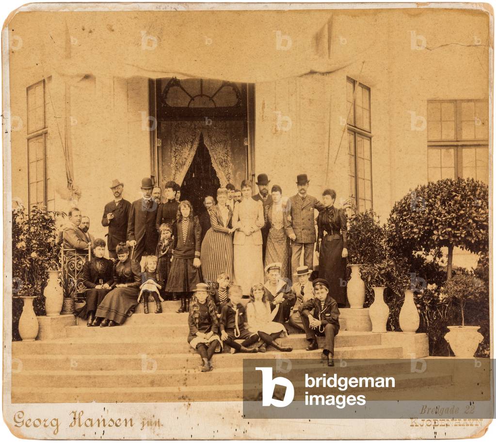 The English, Greek, Russian and Danish royal families at Bernstorff Palace, Denmark, 1890 (photo)