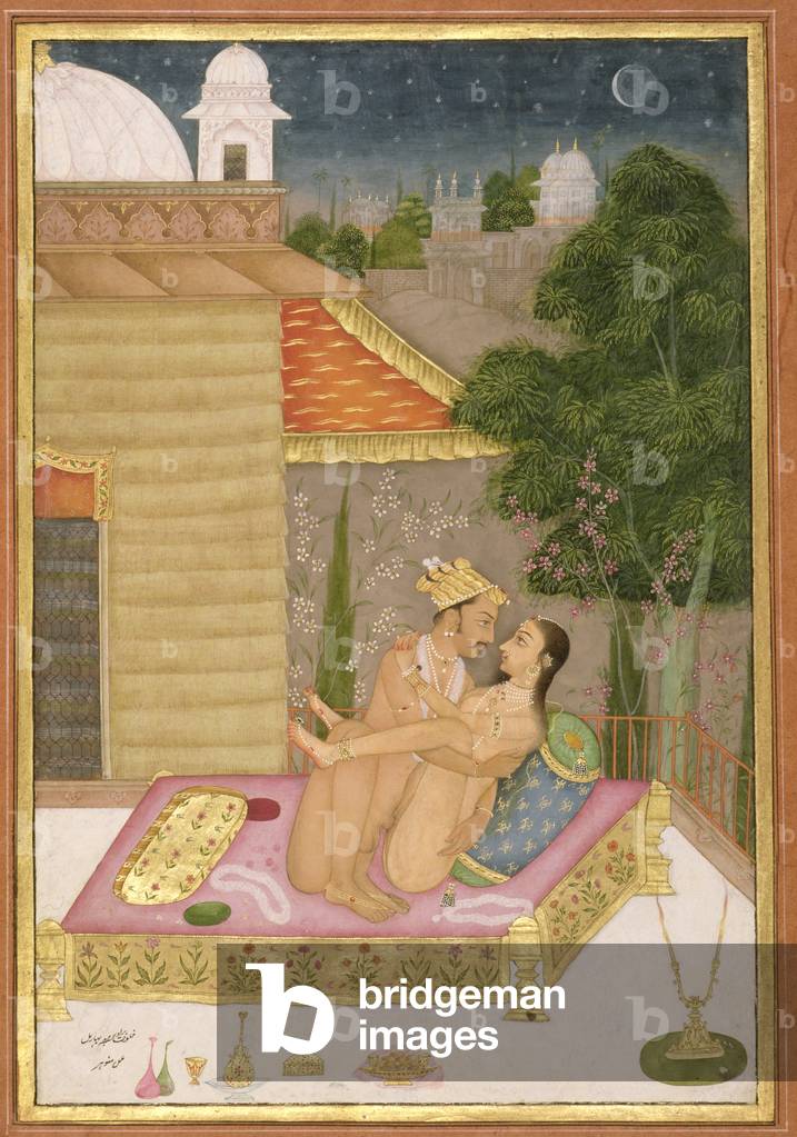 Il piacere privato del fratello di Raja Bhar Mal: la coppia fa l'amore su un letto in un giardino, edifici mog