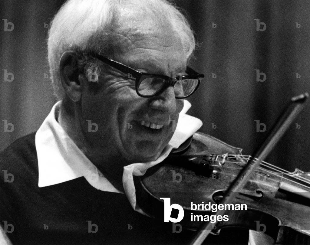 Isaac Stern, playing the violin in 1995