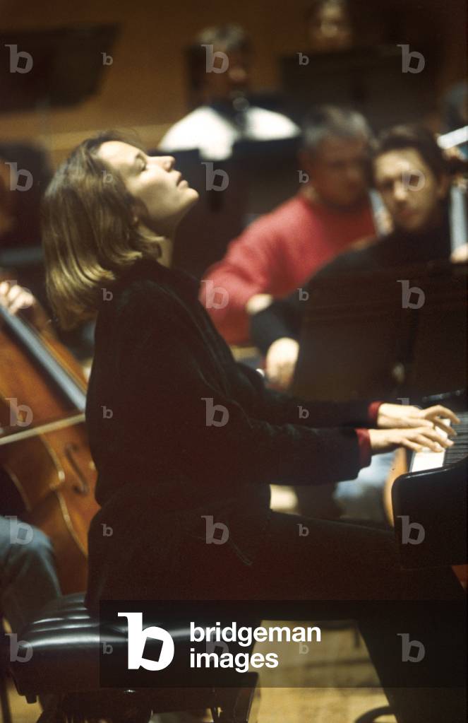 Hélène Grimaud plays with Christoph von Dohnanyi and the Philharmonia Orchestra in rehearsal at the Royal Festival Hall, 11th February 2003
