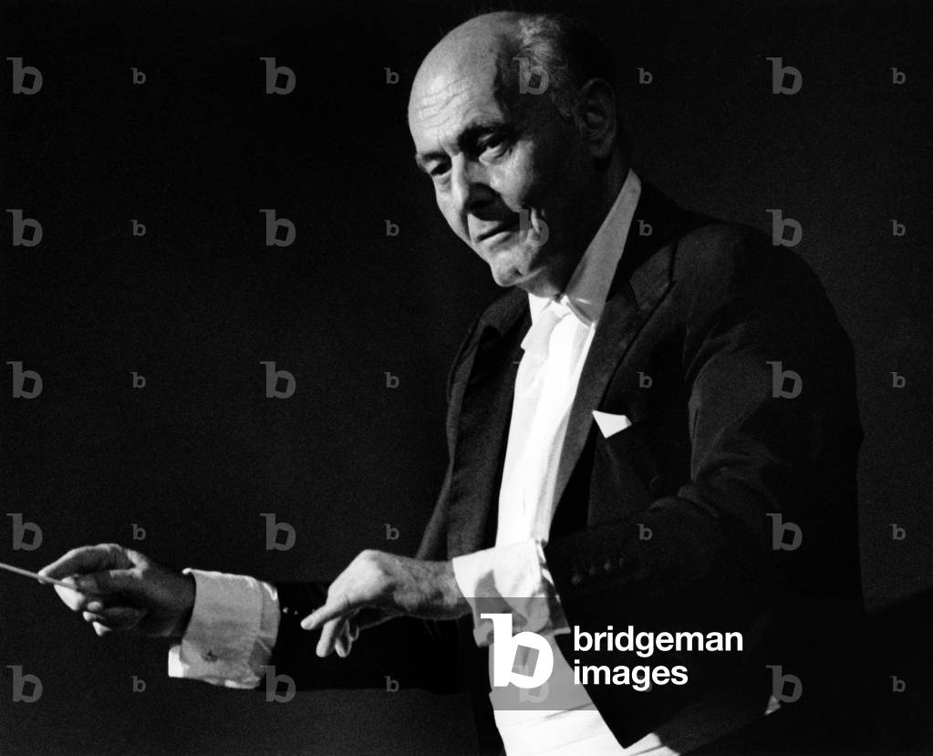 Georg Solti conducting with baton in concert dress, 1990