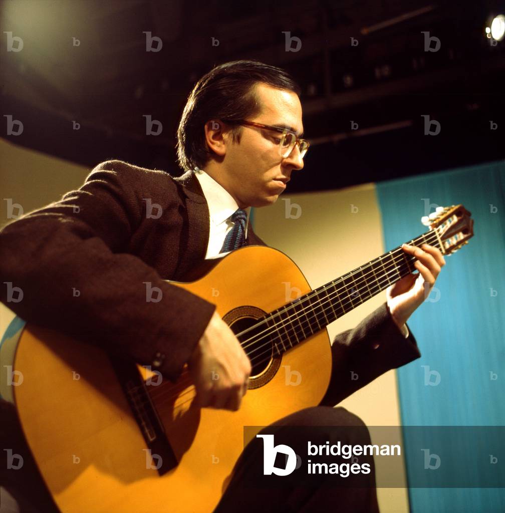 WILLIAMS, John playing guitar c