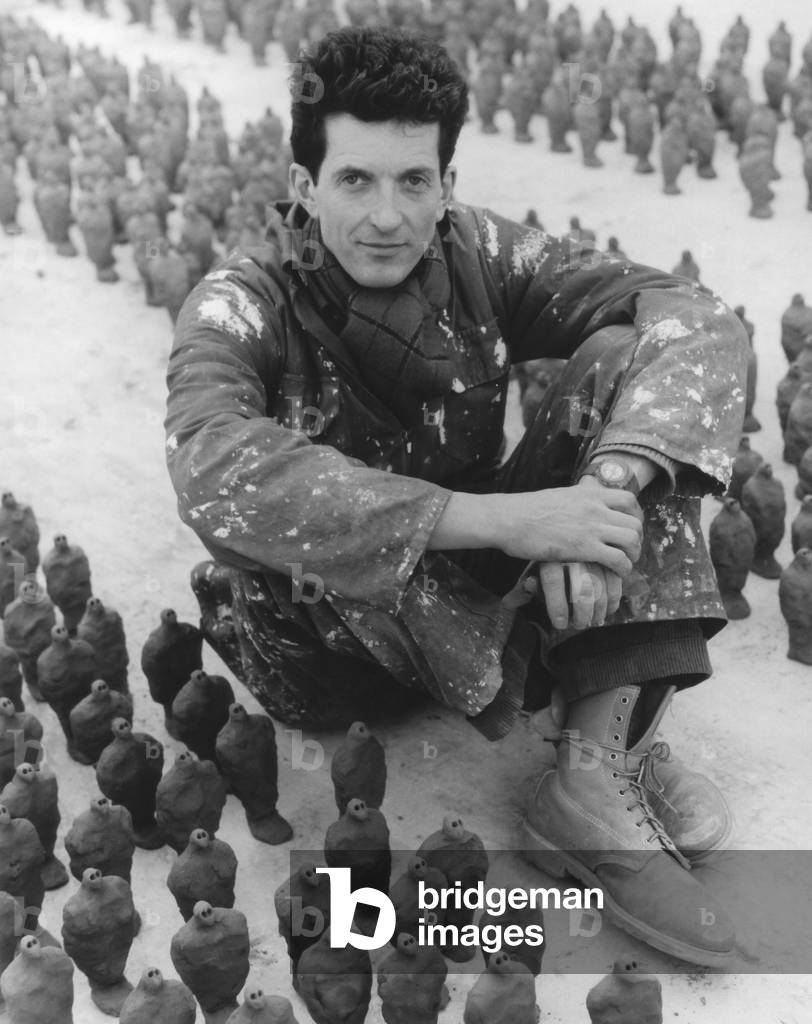 Antony Gormley, London, England, 1989 (b/w photo)