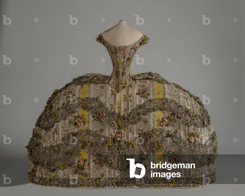 Fashion doll’s mantua, 1760s (yellow & silver woven brocaded silk)