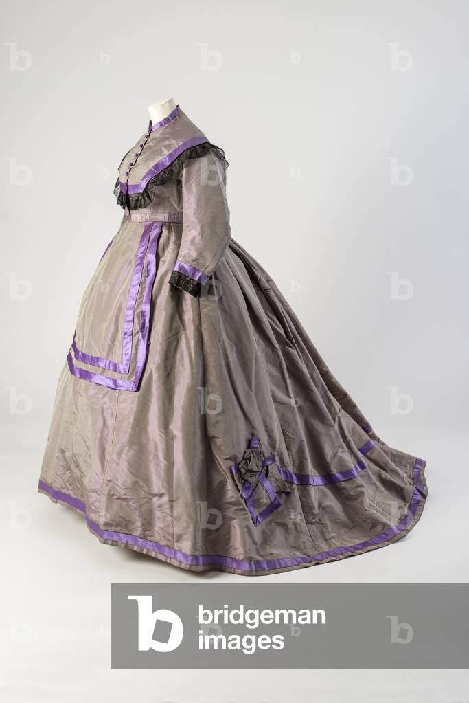 Grey silk taffeta dress trimmed with black lace and purple silk satin, 1866 (silk taffeta) 