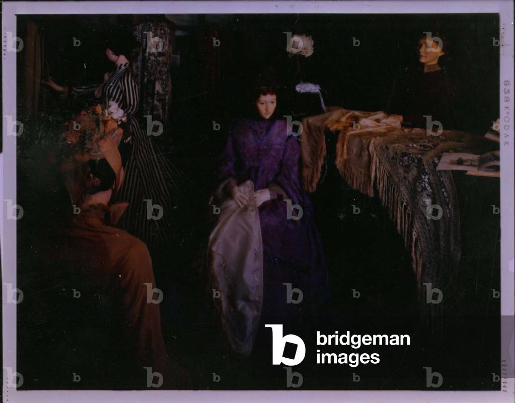 'The Shawl Shop', Historic display figure at Fashion Museum Bath (photo)