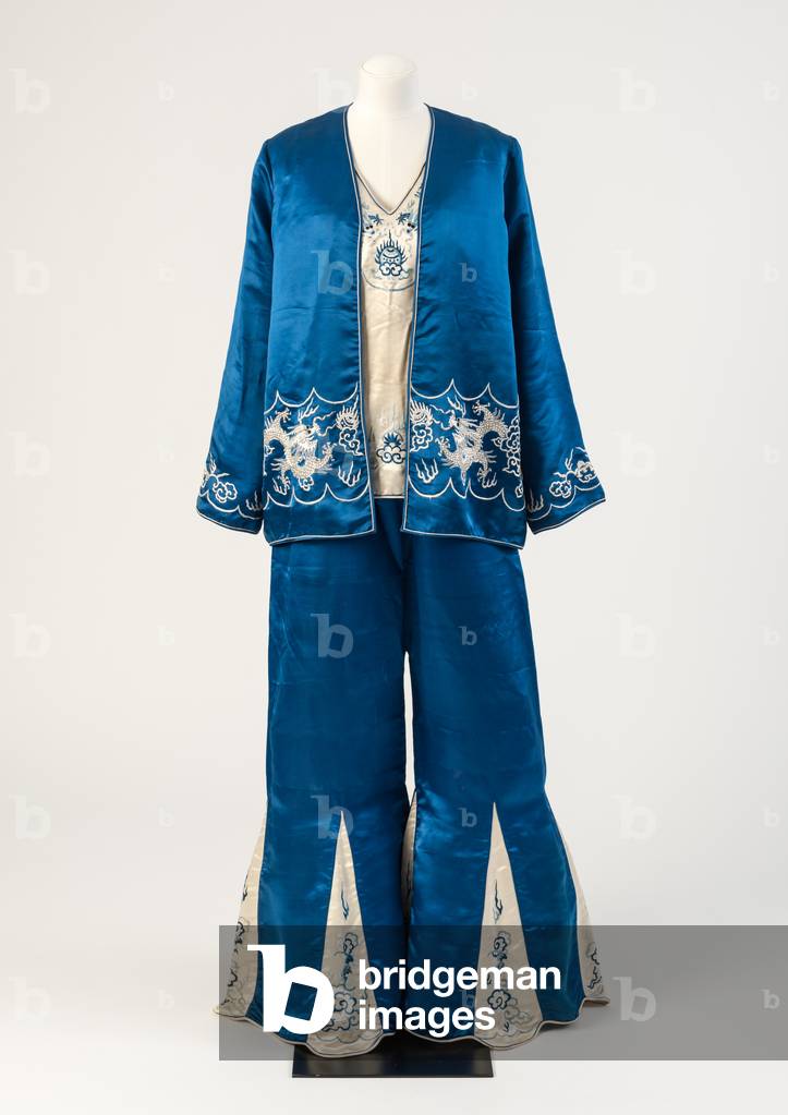 Sapphire blue and ivory silk satin Chinese-embroidered beach pyjamas, 1929 (silk)