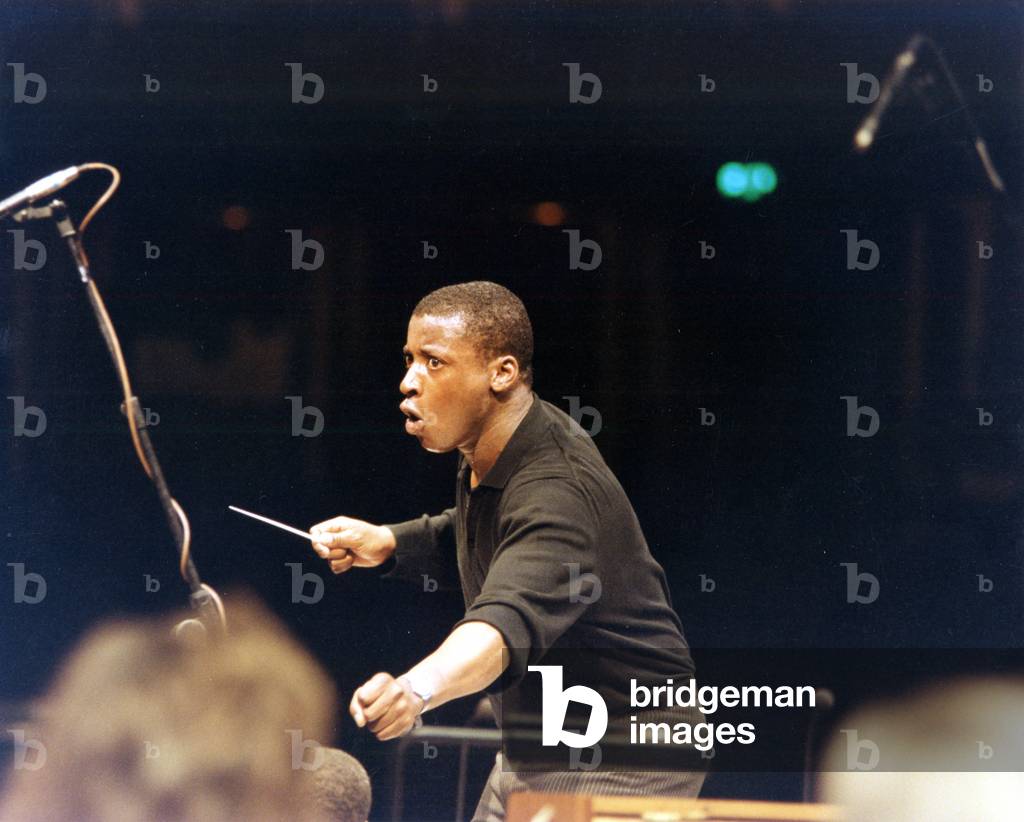 Wayne Marshall conducting with