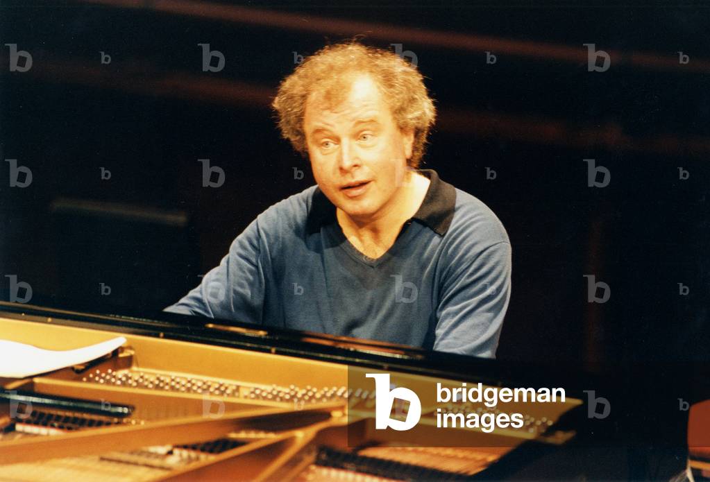 Andras Schiff playing piano