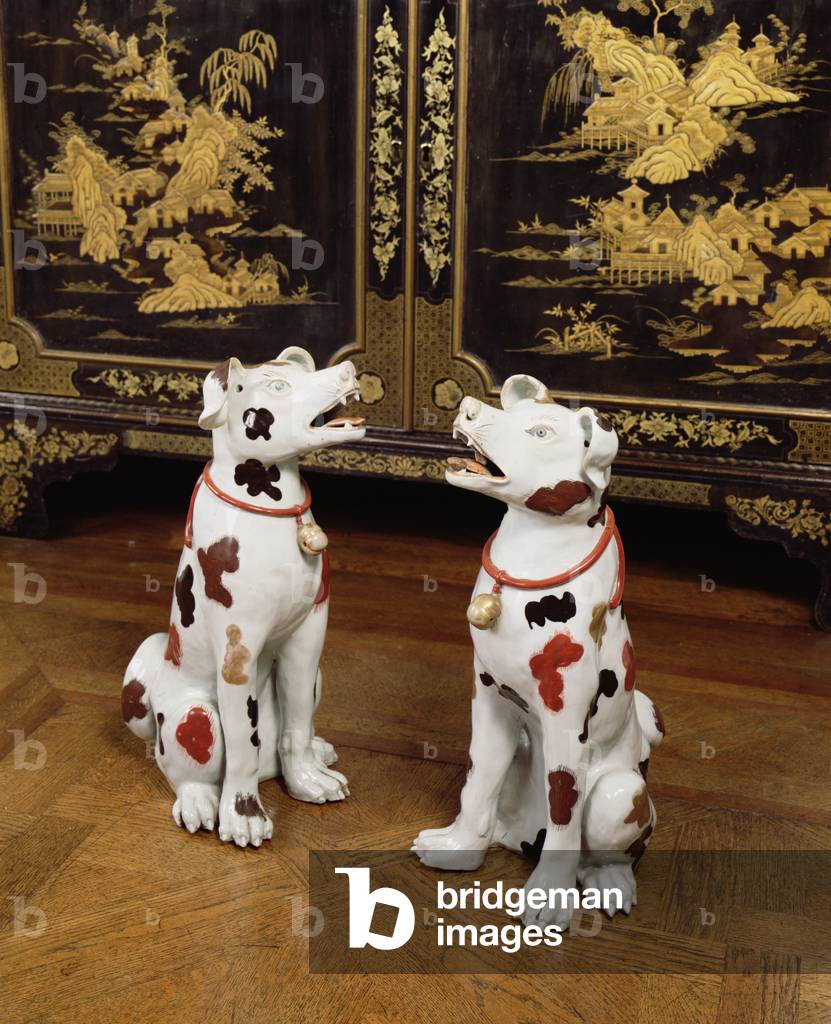 Imari pair of seated hounds (hard-paste porcelain)