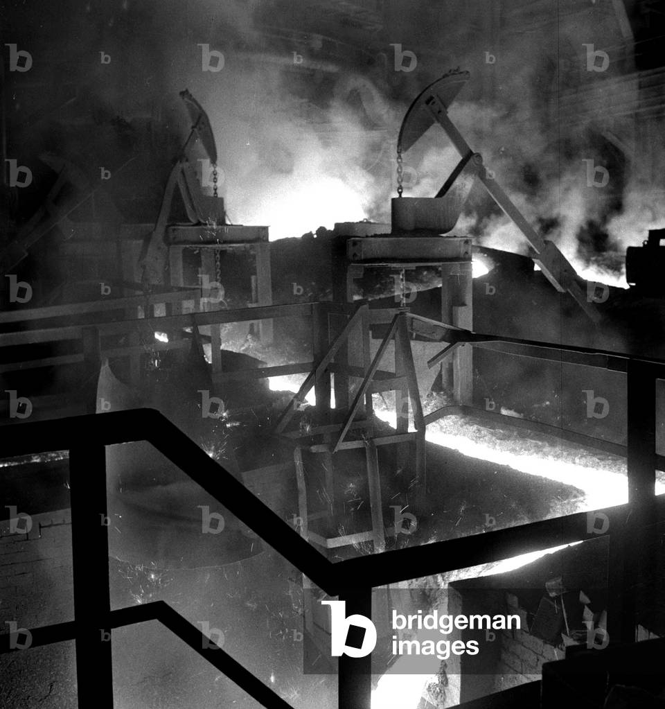 Nowa Huta, 1965. Metal combiner. Photographed: trigger blast from blast furnace at Lenin Steelworks. 