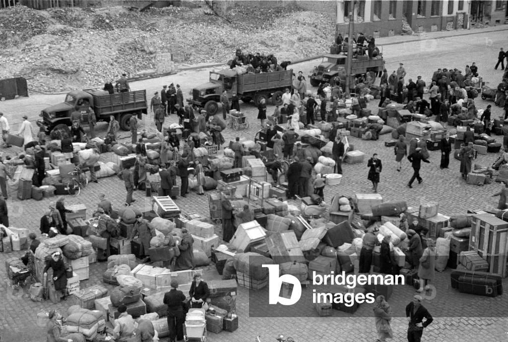 1946. Return of seasonal workers from Rzesz. Isar ship transported them to Szczecin. Polish people transported to Germany. 