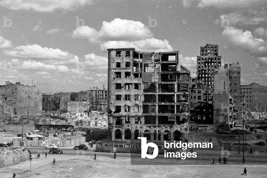 Warsaw, 1948. Destroyed hotel Warsaw on Marszalkowska street. 