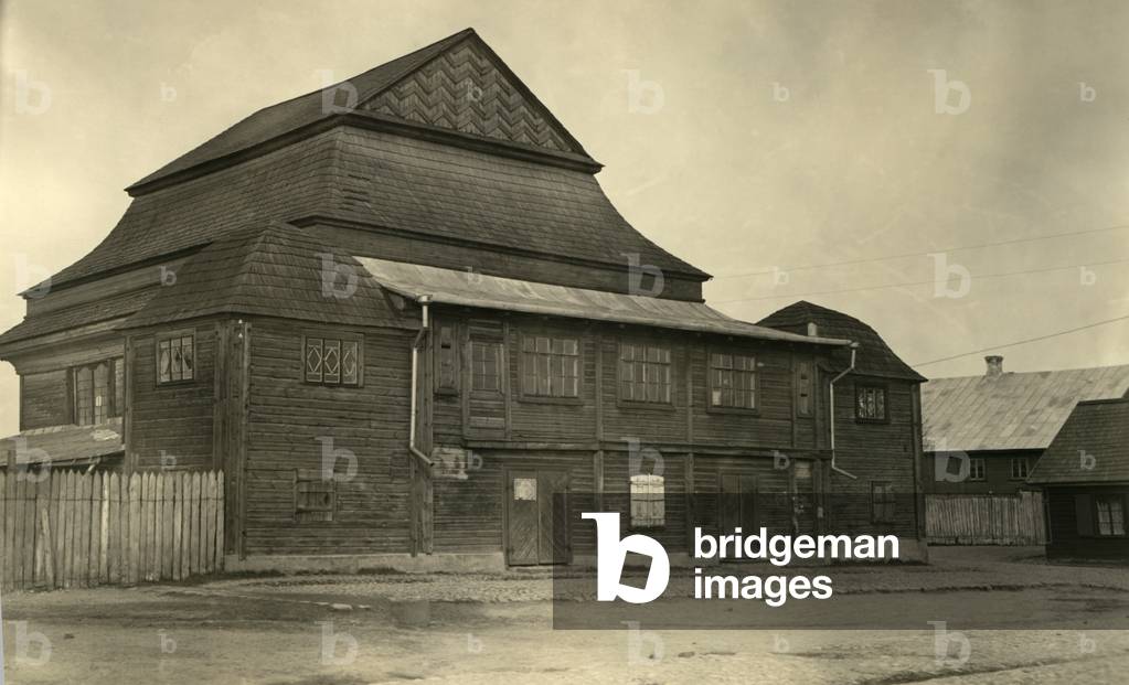 Grodno; Inter-war period Poland, (present day Belarus), 1925. View of the wooden synagogue. 