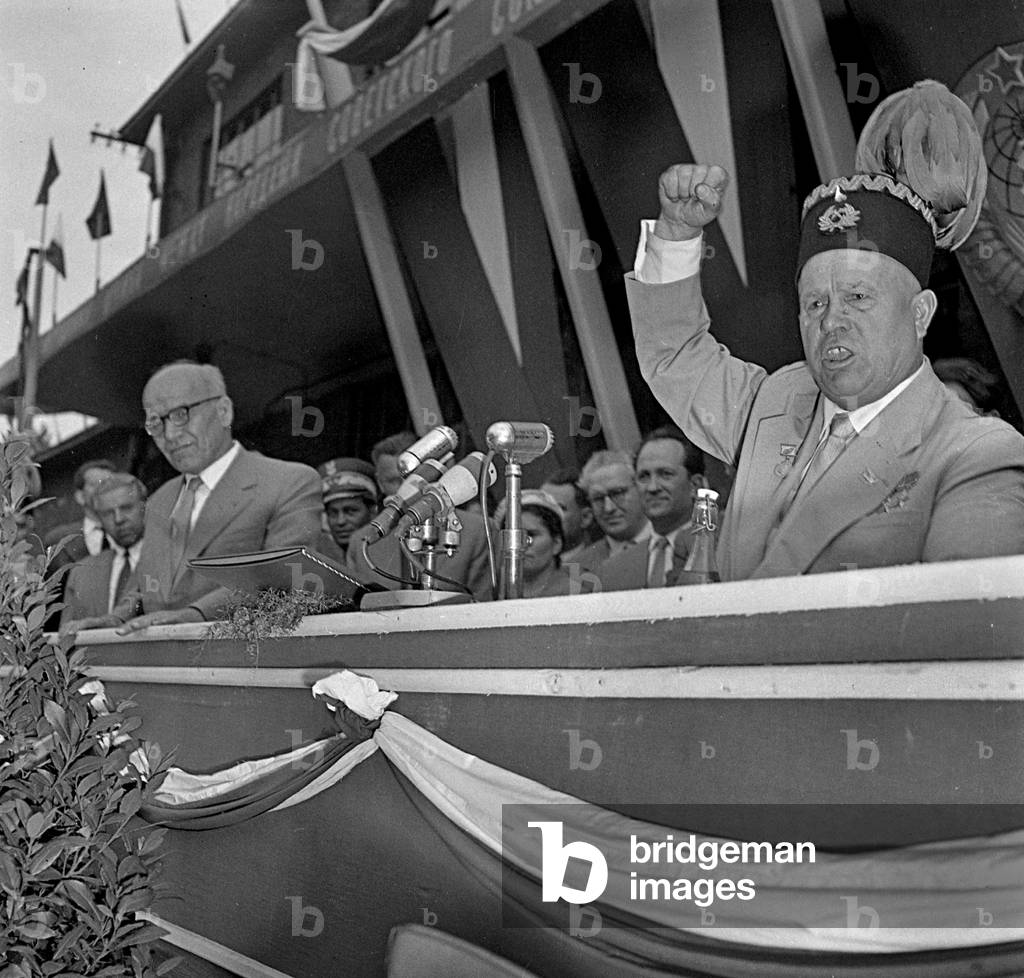 July 1959. Polish-Russian relations. KPZR I secretary Nikita Chruszczow in Poland to celebrate the 15th anniversary of the People's Republic of Poland in Slask. Crowd in Katowice.Photographed: N. Chruszczow, W. Gomulka. 
