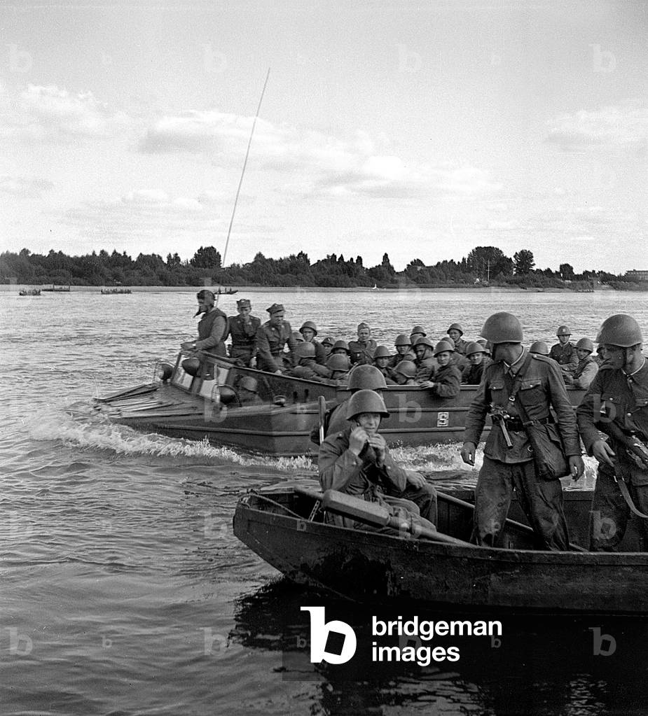 10.1958. Army engineer exercises on Vistula river. 