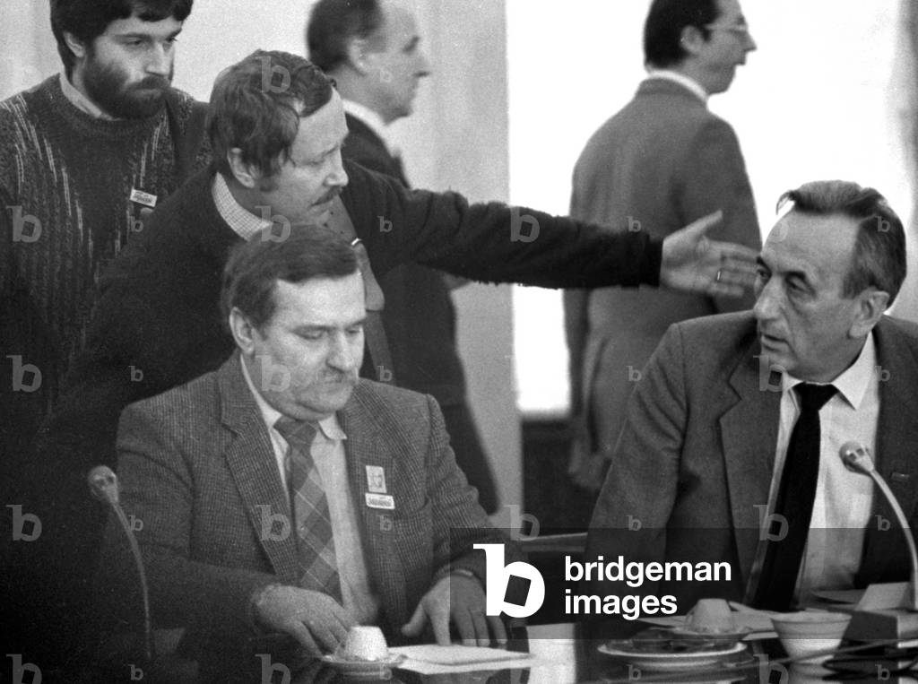 Warsaw, 06.02.1989. Okragly Stol, inauguracja obrad, Palac Namiestnikowski, n/z od lewej: Wladyslaw Frasyniuk, Janusz Onyszkiewicz, Lech Walesa, Tadeusz Mazowiecki. 