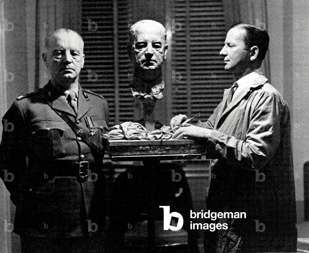 1943. General Sikorski posing for sculptor in New York. 