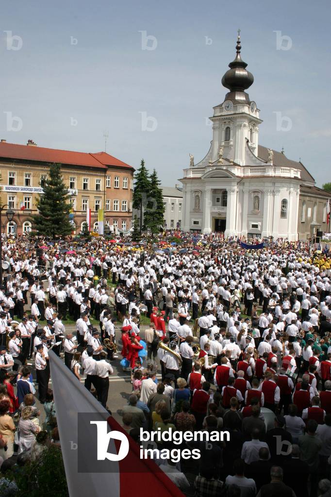 Wadowice, town in Souther Poland, 50km from Cracow, the birthplace of pope John Paul II. 86th aniiversary of pope's birthday. Holy mass on the main square, held by cardinal Stanislaw Dziwisz. background: Virgin Mary's Offertory minor basilica Lesser Poland Province, 18.05.2006