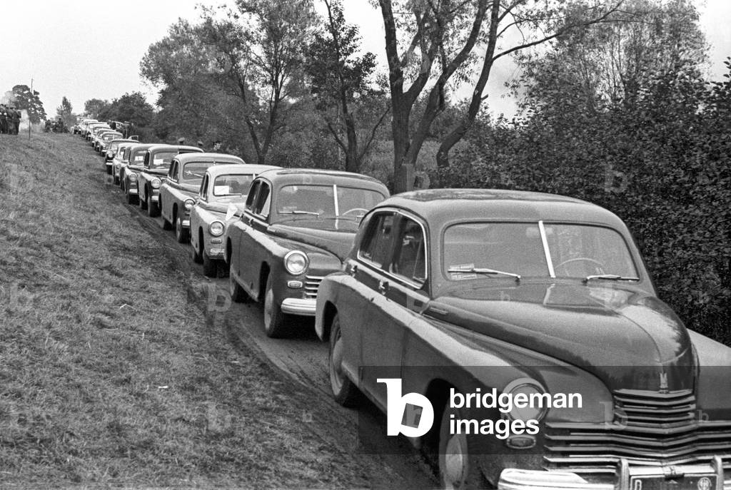 1957-1960. Polish People's Army training drills. Photographed: Pobeda cars belonging to party and government dignitaries observing the drills. 