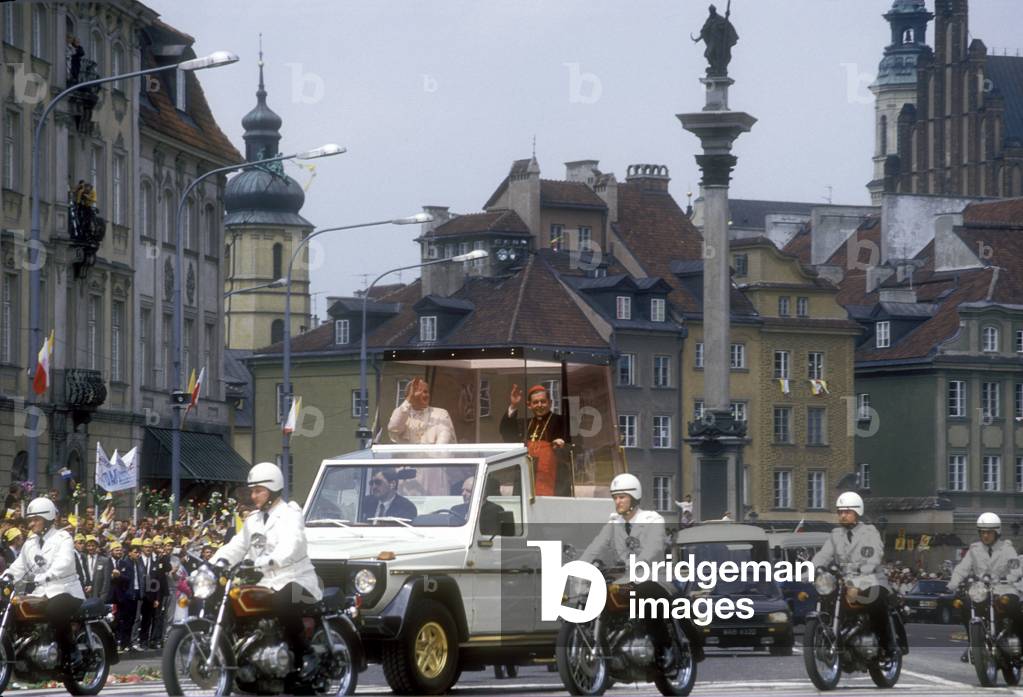 June 1987. Pope John Paul II's visit to Warsaw, Old Town. Cardinal Glemp is standing next to him. 