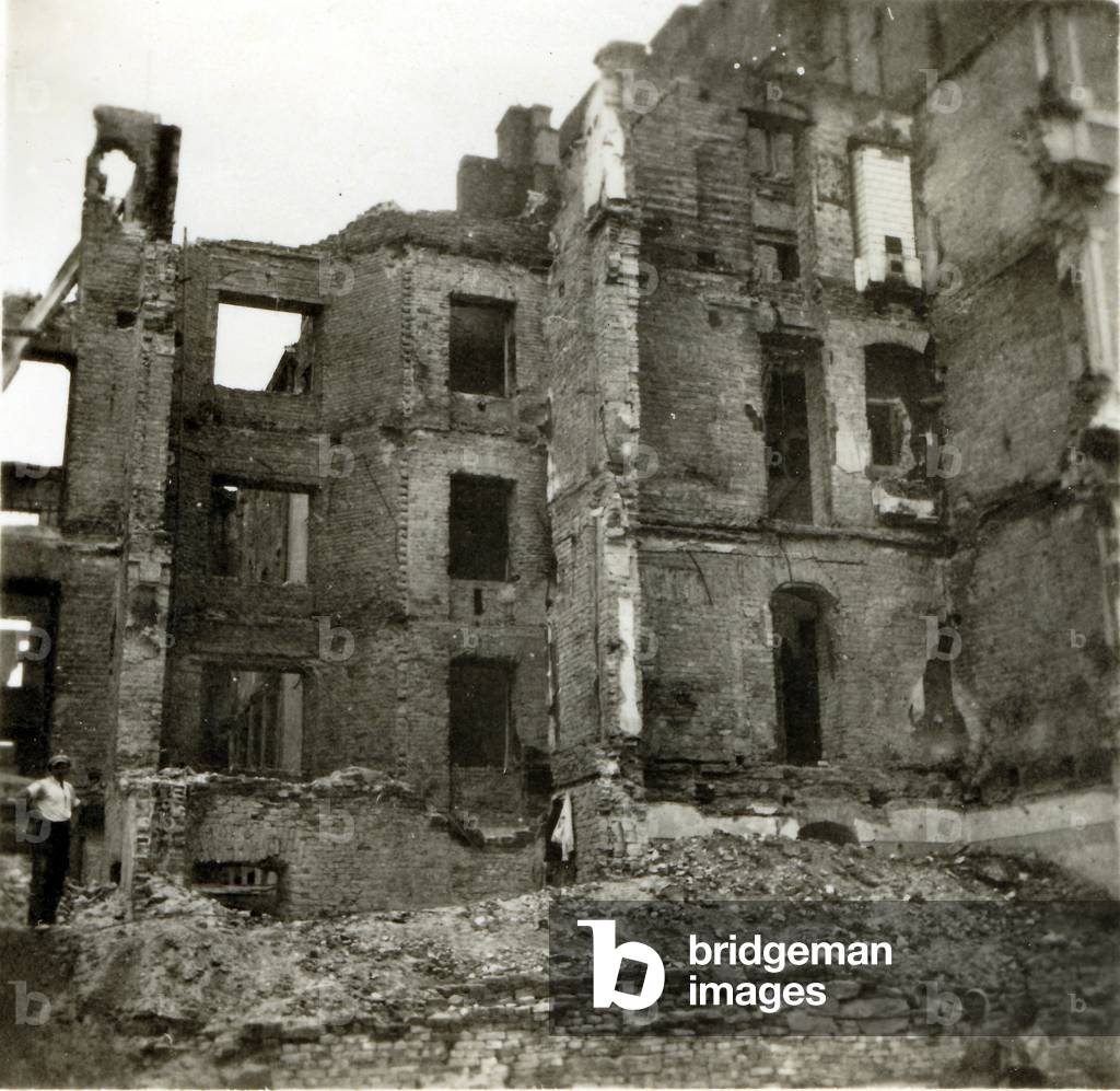 Warsaw, 1939-1940. Destroyed building. 