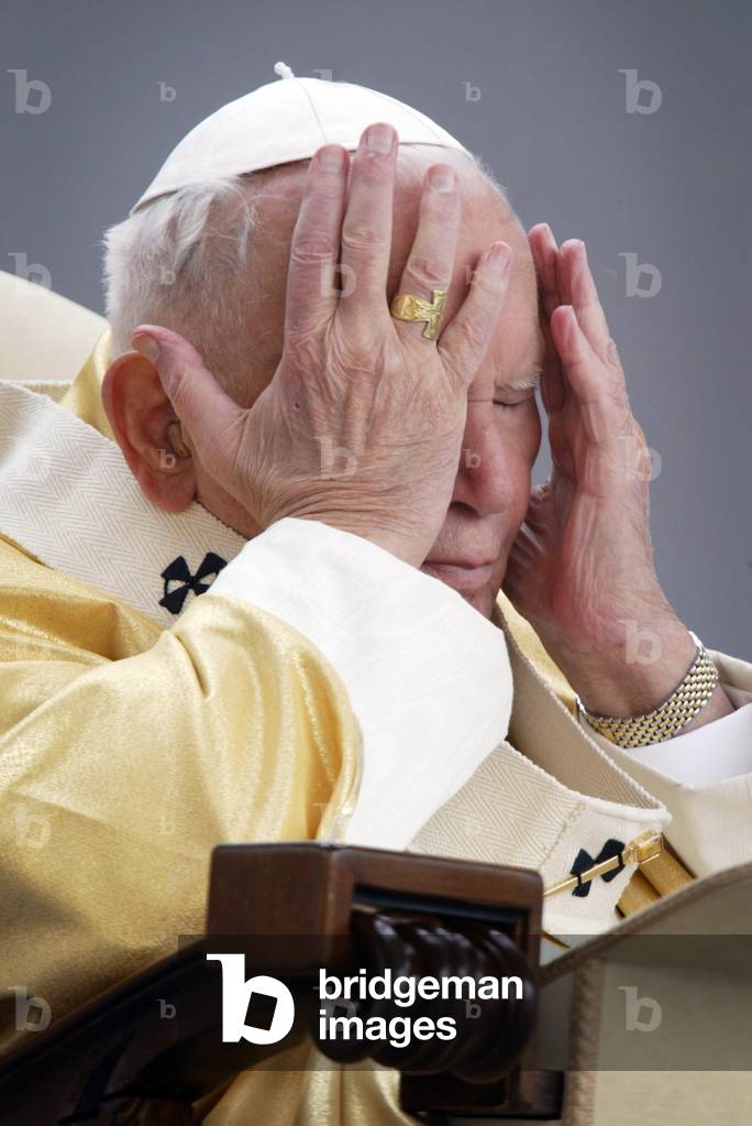 Slovakia, Bratislava, 14.09.2003. Pope John Paul II's visit to Slovakia, Holy mass in Petrzalka district. 