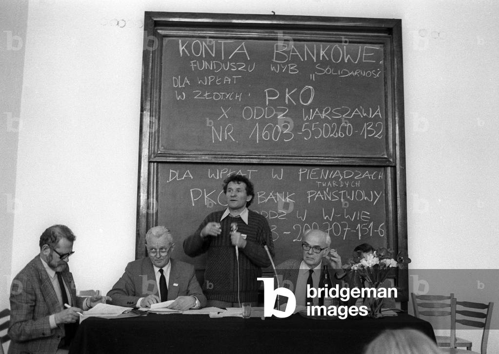 Warsaw, 23.04.1989. Solidarity Citizen's Candidate Committee session with participation from the founders of the Citizen's Regional Committee at Warsaw University. Photographed from left: Bronislaw Geremek, Andrzej Wielowieyjski and Henryk Wujec (committee secretary). 