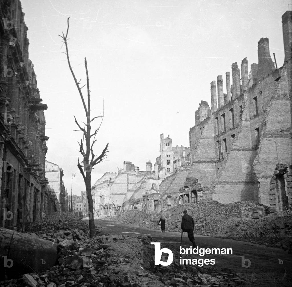 Warsaw, 1945. Krucza street. 
