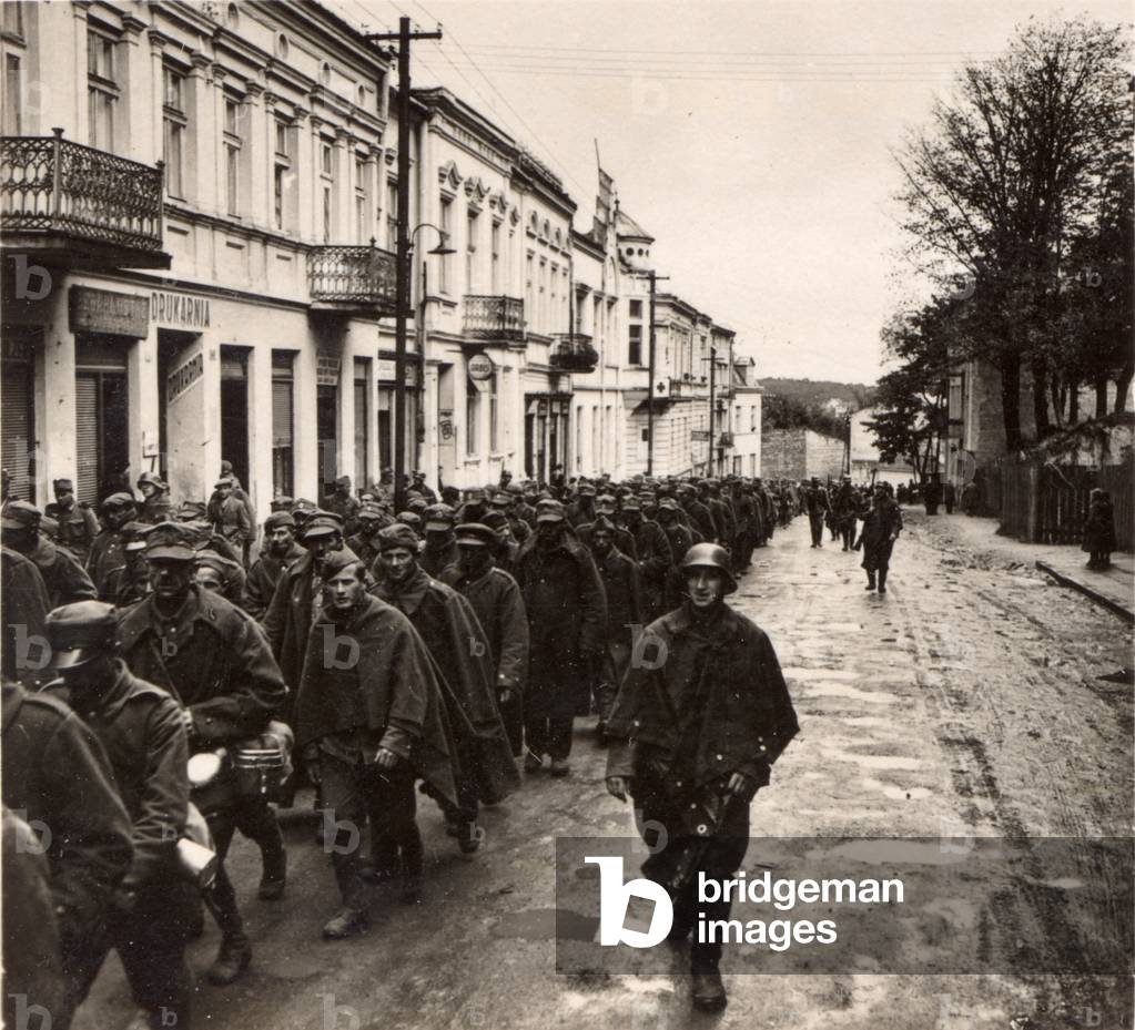 Lublin/Tarnow, 09.1939. Second World War. Polish Prisoners of War, German army entering the city. 