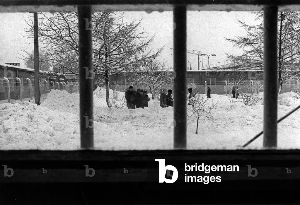 Bialoleka, 12.1981. Internment residents during martial law period in Poland. Solidarity internment residents taking a walk. Photo taken from visit hall with a smuggled camera. 