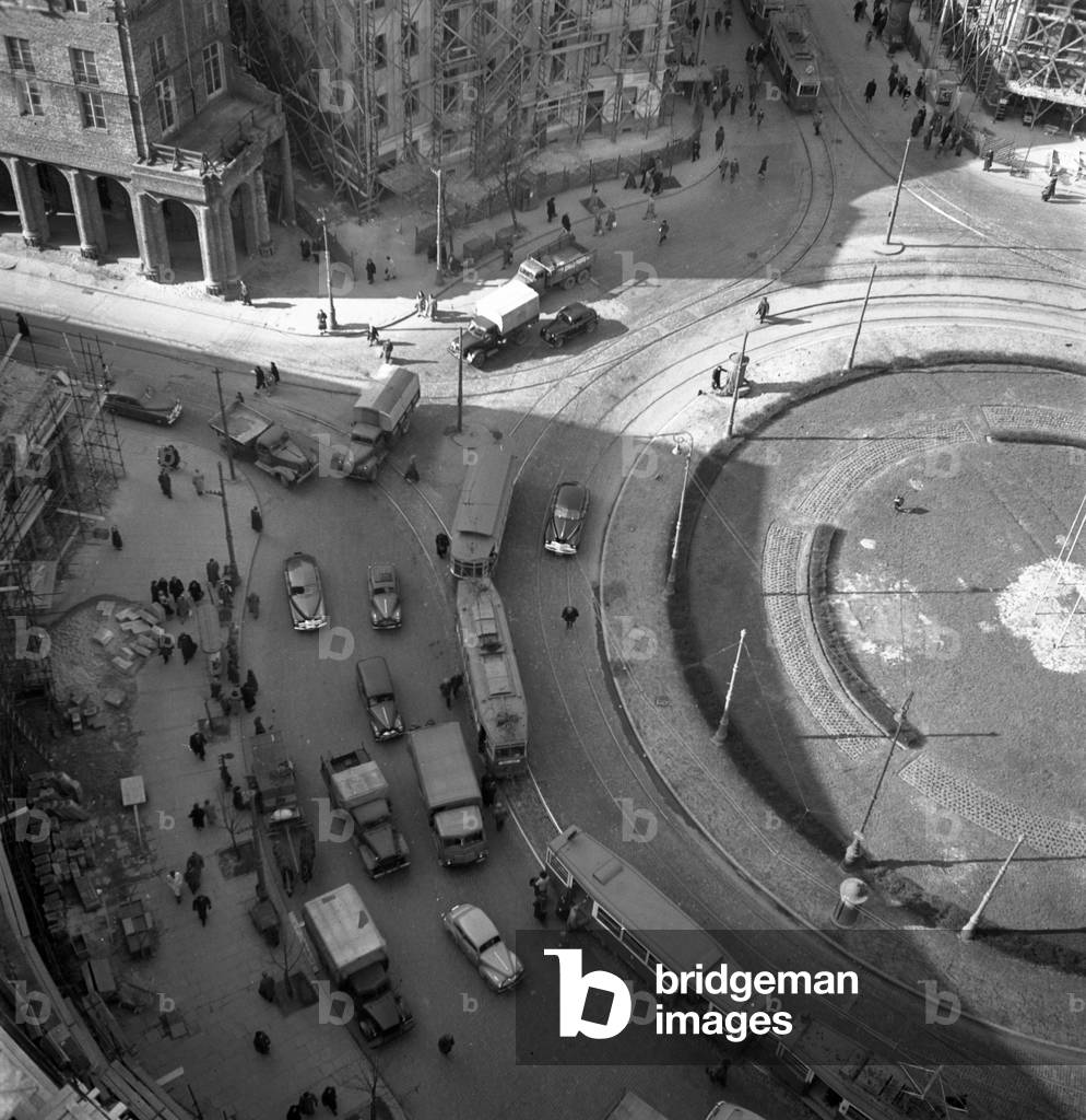 Warsaw, 1954. Zbawiciela Square - view from church steeple. 