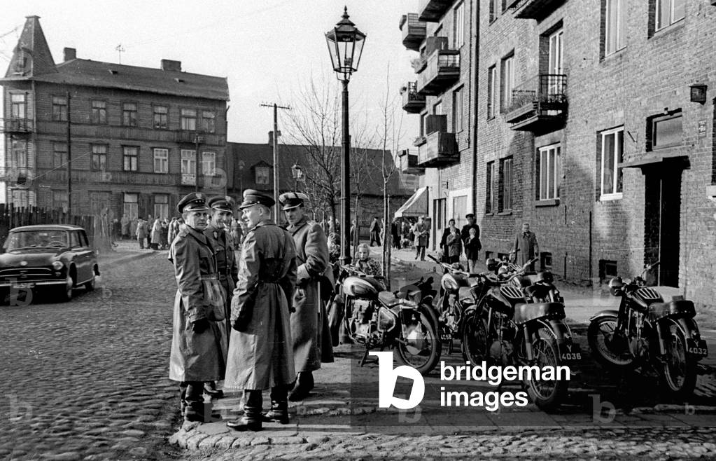 Warsaw, 02.11.1959. All Souls Day in Brodno. 