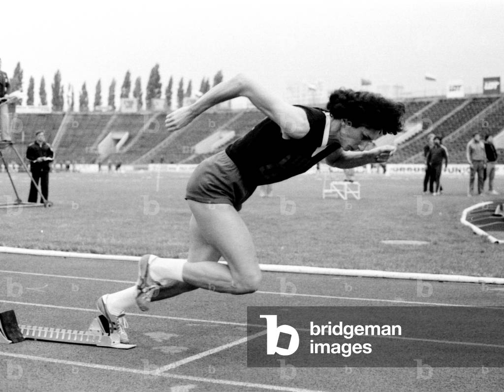 Warsaw, 1978. Skry stadium. Irena Szewinska (born 24.05.1946). Head of the Polish Federation of Athletics and member of the International Olympic committee. Former Polish-Jewish sprinter who was one of the world's leading athletes for almost 20 years, in multiple events. Winner of seven Olympic game medals, three of them gold. She broke six world records and is the only athlete (male or female) to have held a world record in the 100m, 200m and the 400m events. Irena starting a 400m race. 