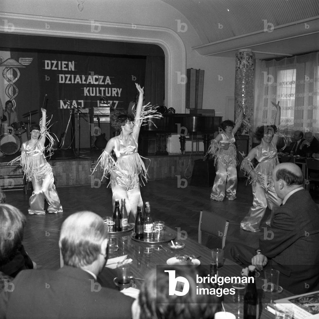 Warsaw, Poland, 30.04.1977. Culture Activist Day. Dancers during show at he party for members of Trade and Co-operative Union (Zwiazek Zawodowy Pracownikow Handlu i Spoldzielczosci ZZPHiS). 