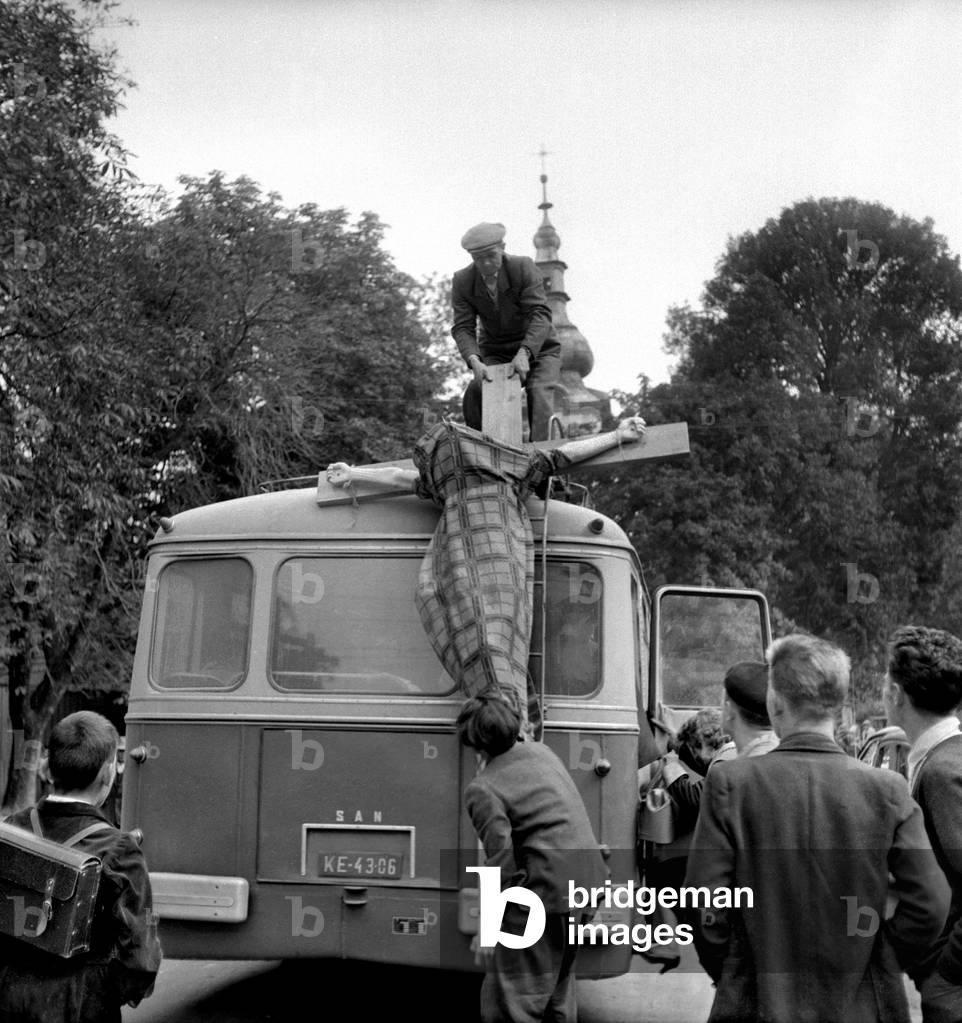 Niedzica, 09.1959. Transporation of Jesus Cross. 