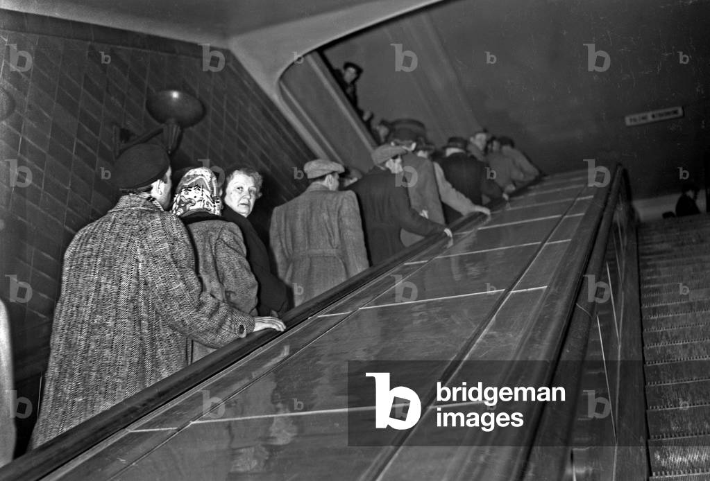 Warsaw, escalators connecting East-West route with the Old Town, 1951. 