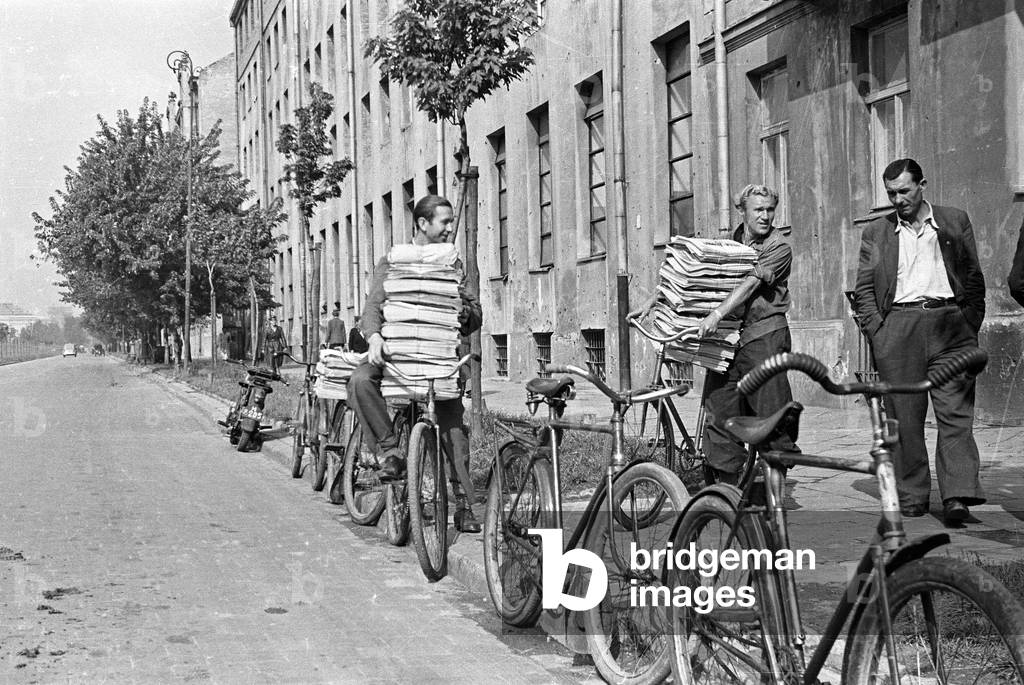 Warsaw 1955. Newspaper delivery services. 