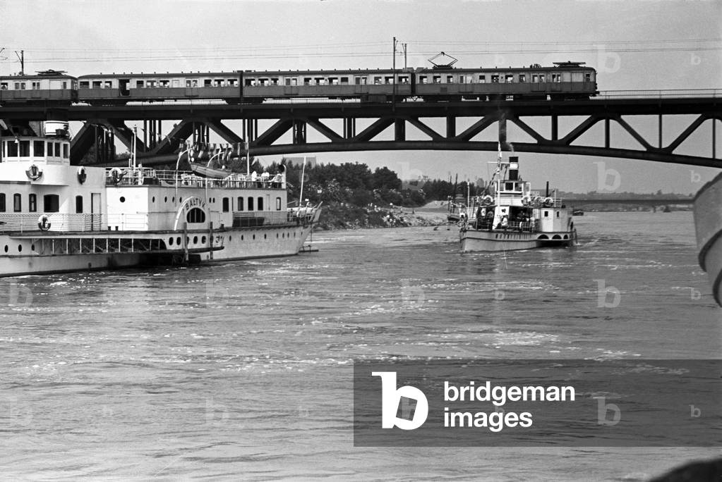Warsaw,1955. Vistula river, Srednicowy bridge. 