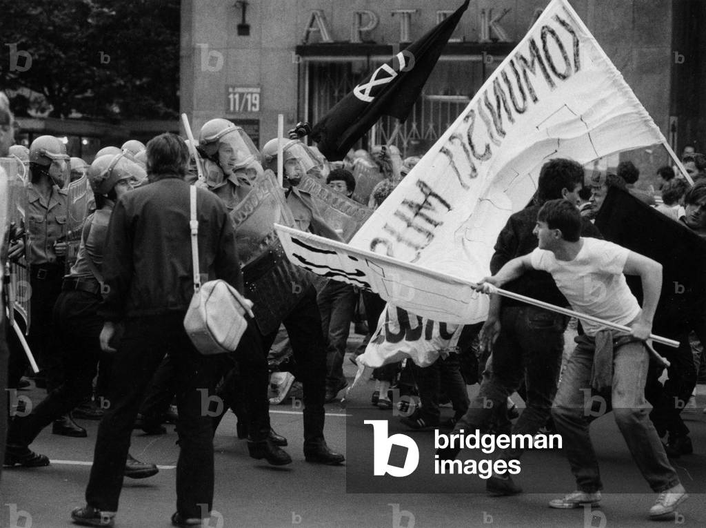 Warsaw, 30.06.1989. 'communists must go'- opposition demonstration. 