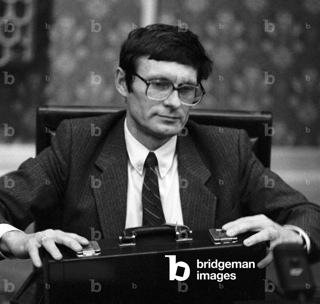 Warsaw, 06.11.1989. Prime Minister Tadeusz Mazowiecki Cabinet session. Pictured: Leszek Balcerowicz, Minister of Public Finance, Vice-President of Ministry of Advice (Sloidarnosc). 