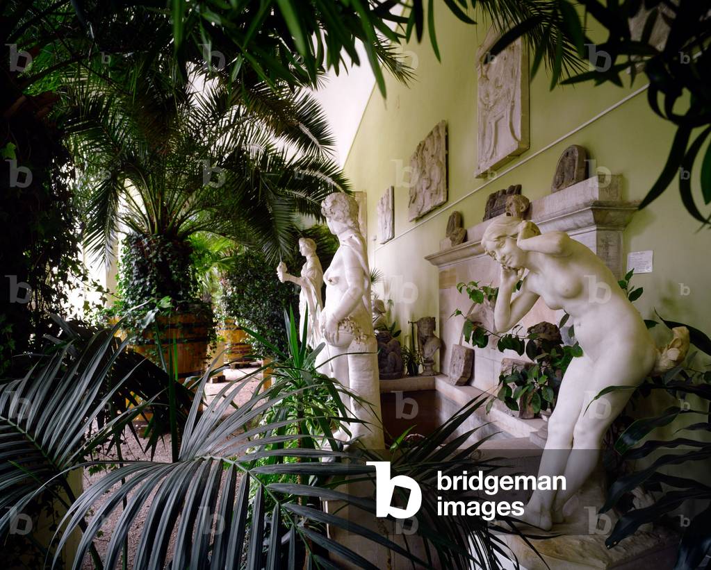 Warsaw, 2002. Statue gallery in Lazienki park. 